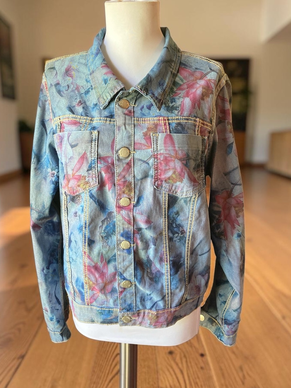 Venus Reversible Denim Floral Jacket Sz Large Vintage Retro Style
EUC